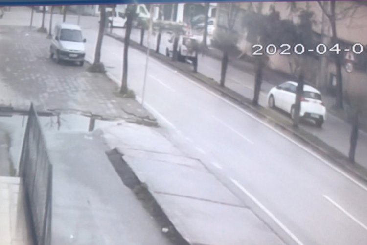 Bursa'da hasta taşıyan ambulans yan yattı