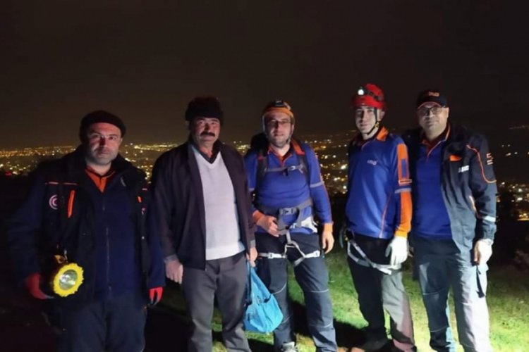 Mantar toplamak isterken uçurumda mahsur kaldı