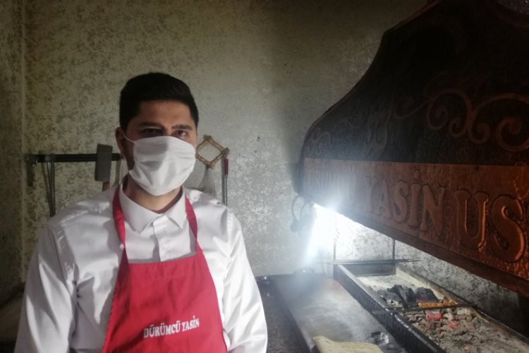 Bursa İnegöl'de sağlık çalışanları ile güvenlik güçlerine dürüm ikram etti