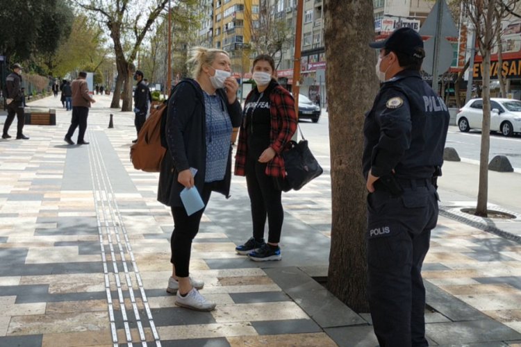 14 yaşındaki kızıyla sokağa çıktı! ''Gezeceğim, sıkıysa bunu haber olarak çıkartın''