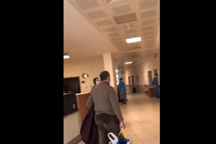 Bursa'da koronavirüs tedavisi bitti, alkışlarla uğurlandı