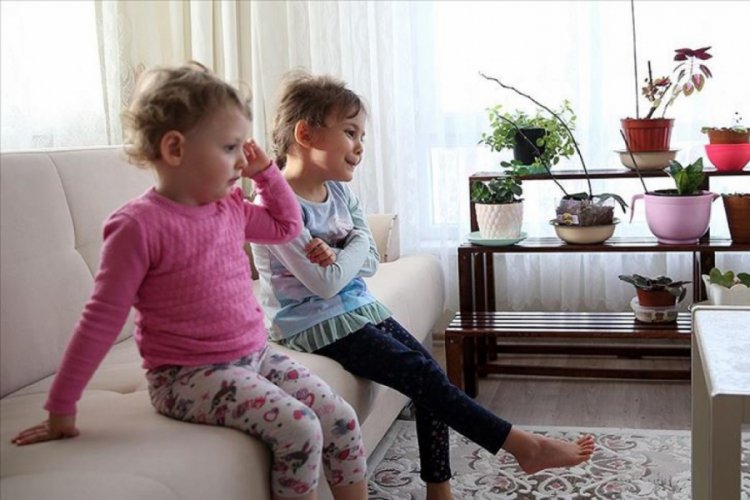 Anneler ve çocuklar 'online' eğitim ve masalla sosyalleşiyor