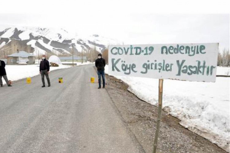 Köyü giriş çıkışlara kapattılar