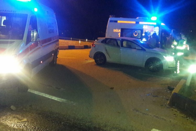 İki otomobil çarpıştı: 6 yaralı