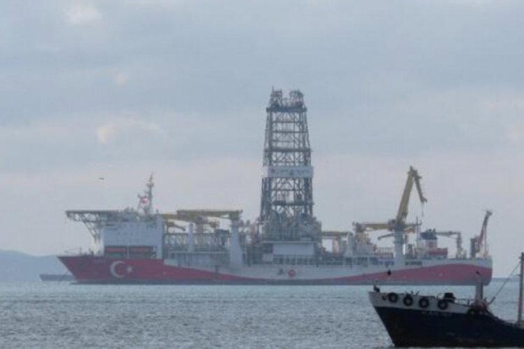 Türkiye'nin ilk yerli sondaj gemisi 'Fatih' İstanbul'da
