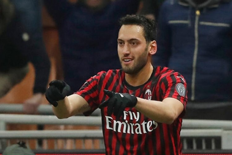 Milli futbolcu Çalhanoğlu'ndan ''Virüse pas çıkartmayın'' mesajı