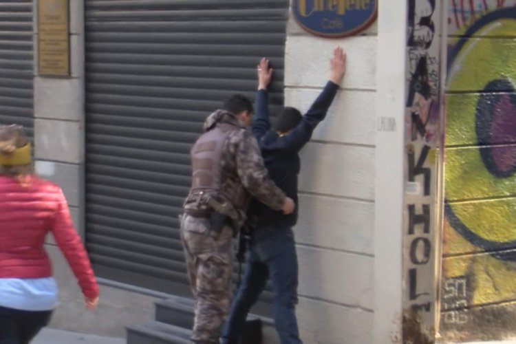 İstiklal Caddesi'nde ''öksürerek'' gasp girişimi iddiası