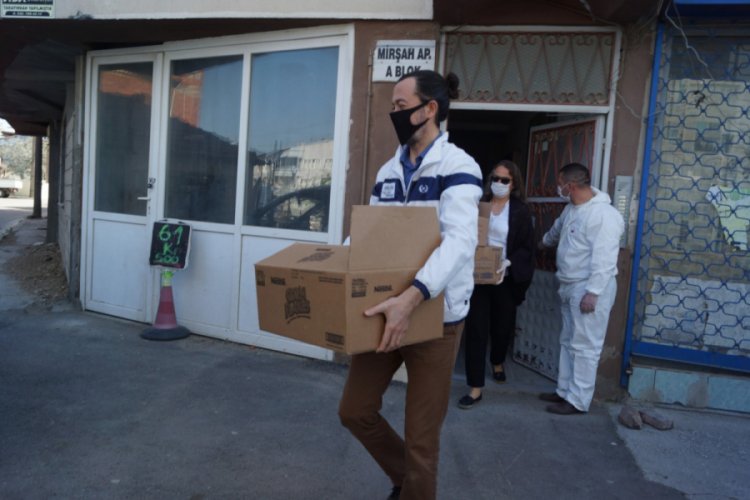 Bursa'da sağlık çalışanları ve güvenlik güçlerine sarma jesti