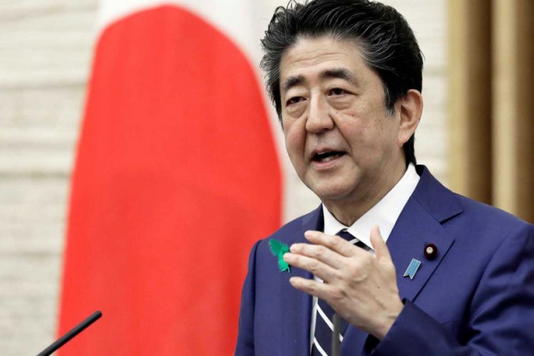 Japonya Başbakanı Abe'den tartışmalı tapınağa bağış
