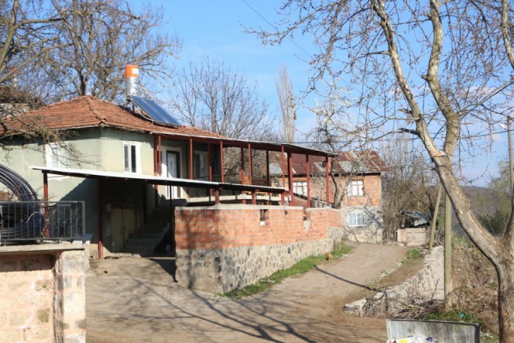 Bilim Kurulu üyesi Prof.Dr. Kara'nın köyü kurallara uyuyor