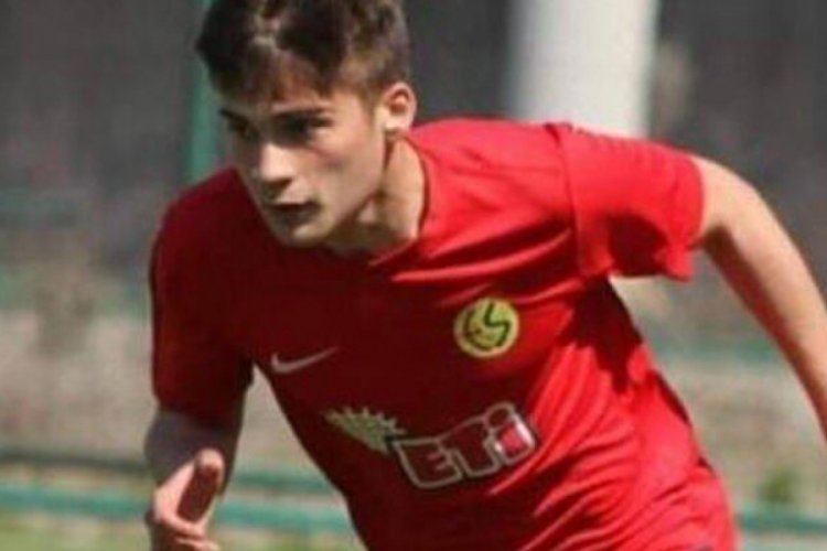 Eskişehirspor'un genç futbolcusu trafik kazasında hayatını kaybetti