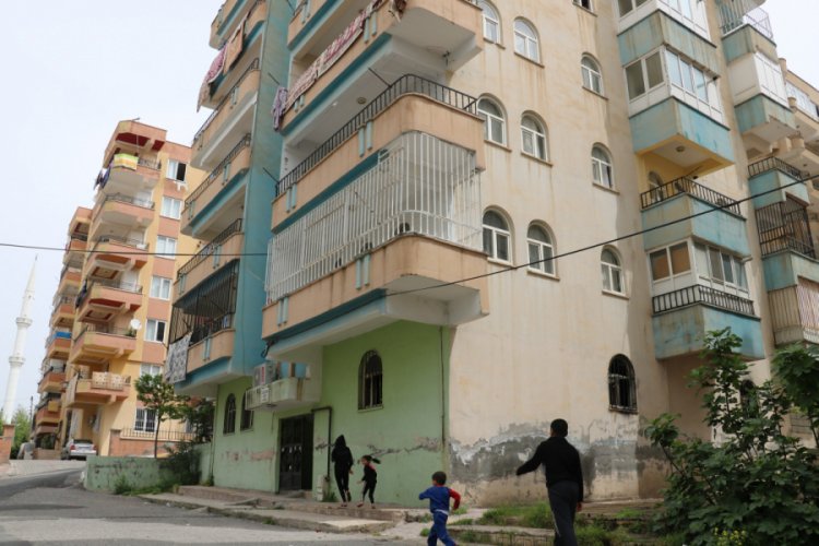 İkiz kardeşler 4'üncü kattan düşerek öldü