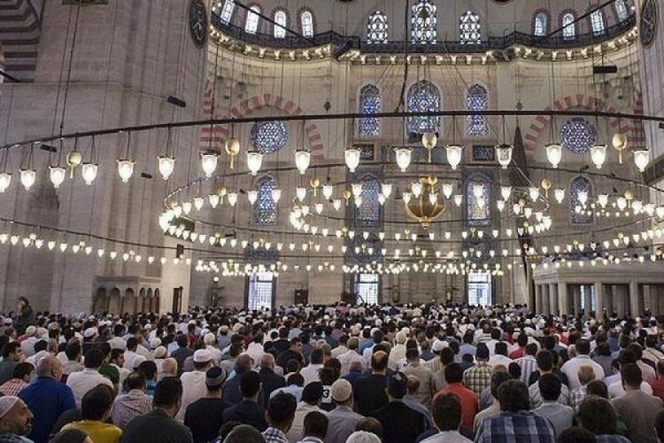 Diyanet'ten evde teravih namazı kılacaklara uyarı