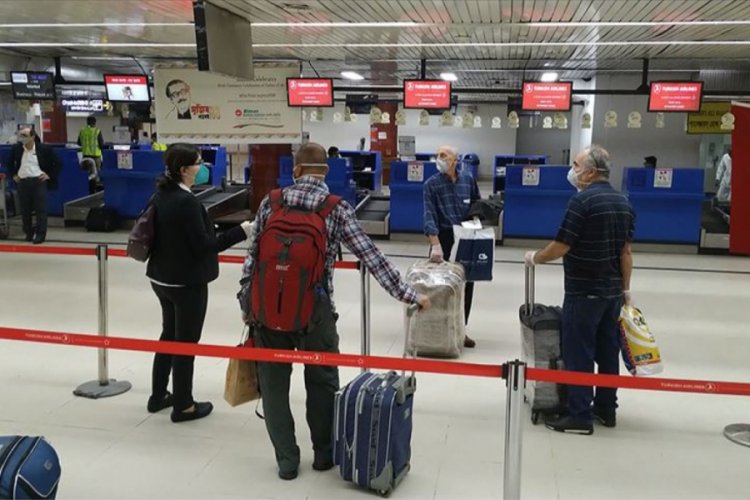 Bangladeş'teki Türk vatandaşları yurda doğru yola çıktı