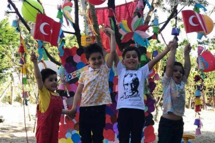 Bursalı çocuklardan 23 Nisan'a özel ağaç süsleme