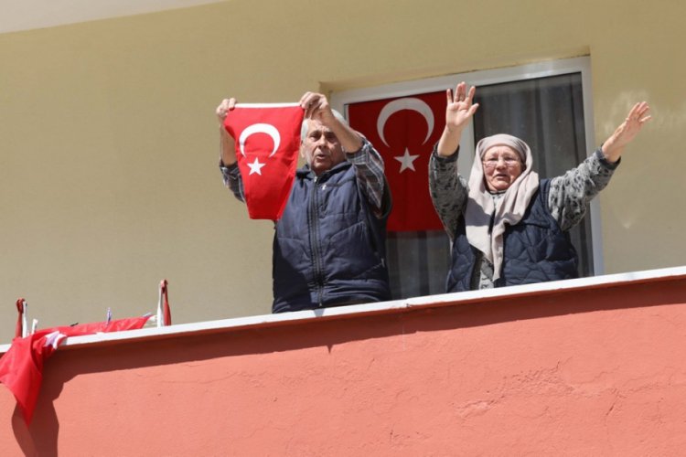 Bursa Mudanya'da, egemenliğin 100. yılında bayram evlere taşındı