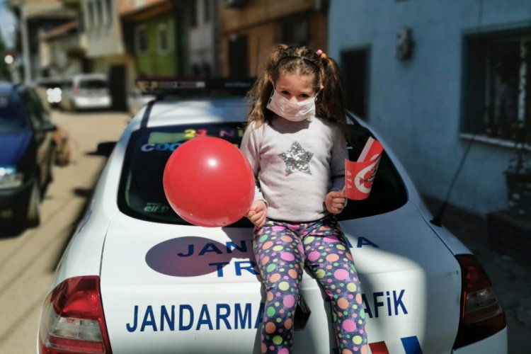 Bursa'da jandarma ekipleri, 23 Nisan'ı çocuklarla kutladı