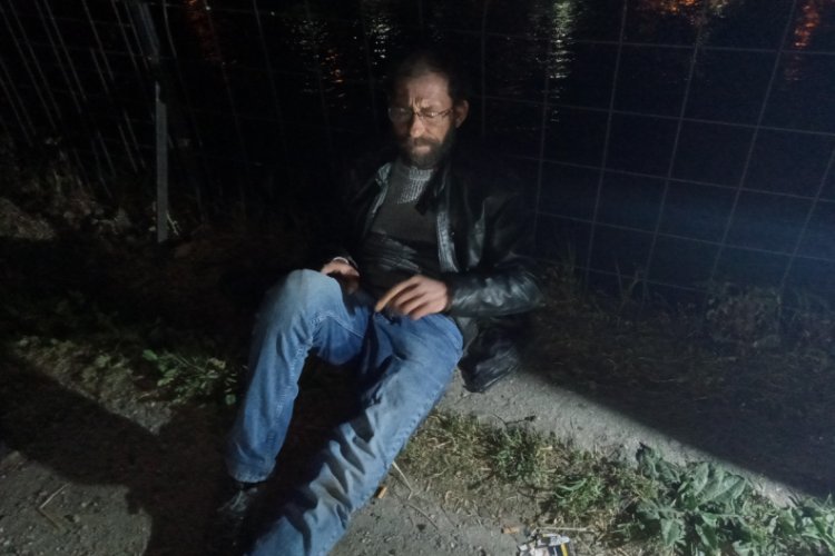 Bursa'da alkollü şahıs, mezarlık duvarından düşüp ayağını kırdı