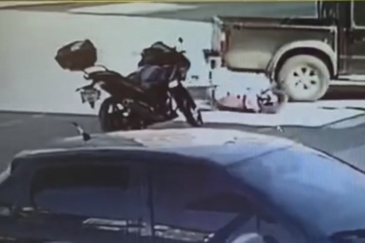 Bursa'da iki gün önce aldığı motosikleti hurdaya döndü
