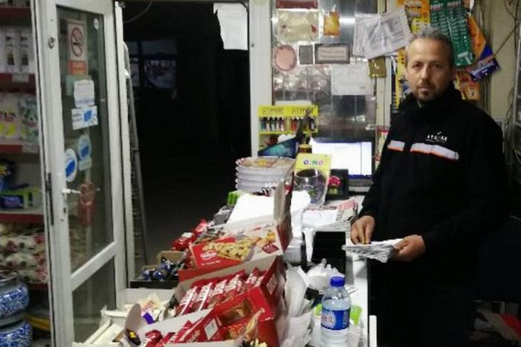 Bursa'da gizemli hayırsever 4 bakkaldaki onlarca kişinin borcunu kapattı
