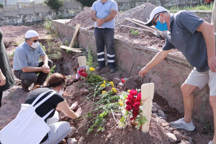Türkiye'nin ilk kadın yönetmenlerinden Sunar Kural Aytuna hayatını kaybetti