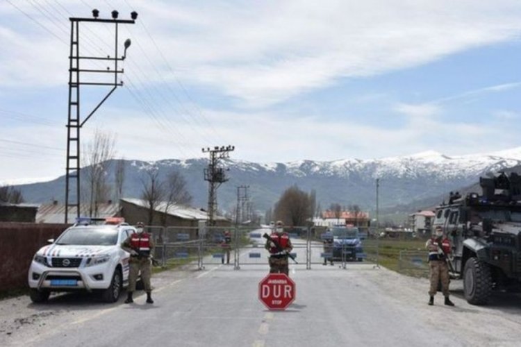 Manisa'da bir apartman karantinada