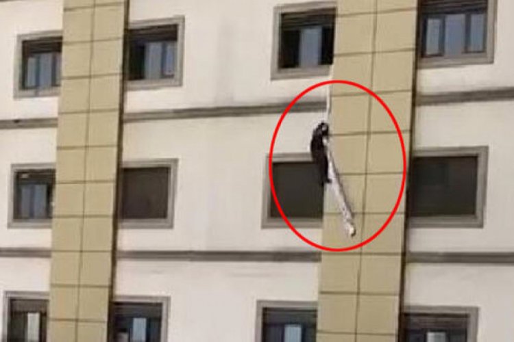 Koranavirüs şüphelisi hastaneden kaçmaya çalışırken havada asılı kaldı
