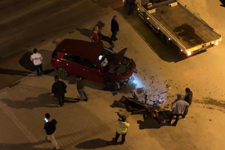 Bursa'da şüpheli aracı kovalayan polis otosu kaza yaptı bir polis yaralandı