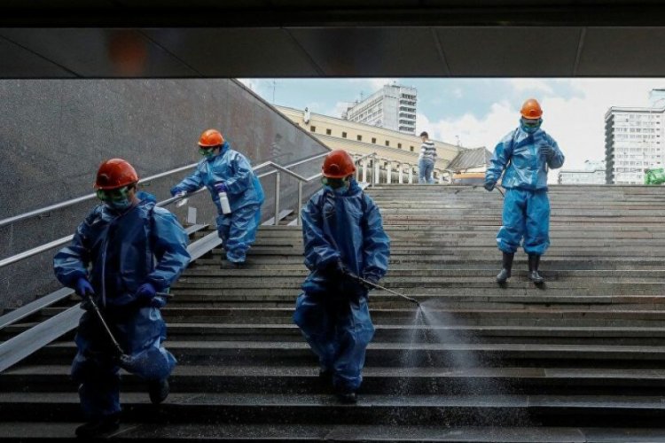 ''Koronavirüsten korunmak için dezenfektan püskürtmek etkili bir yöntem değil''