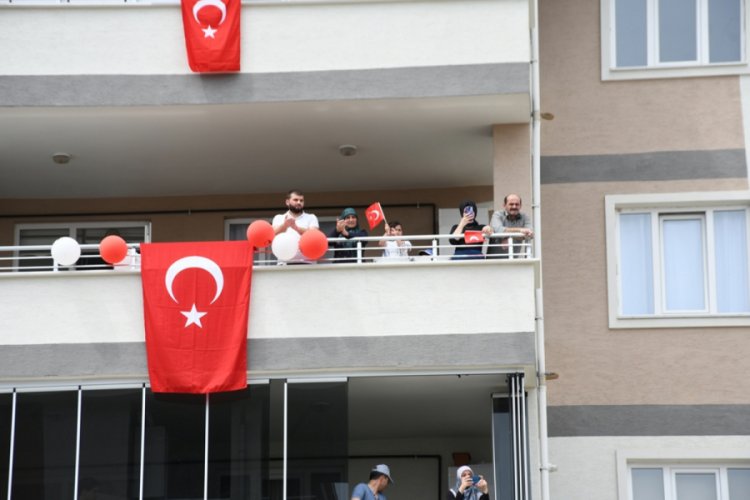Bursa İnegöl'de sosyal mesafe 19 Mayıs coşkusuna engel olmadı