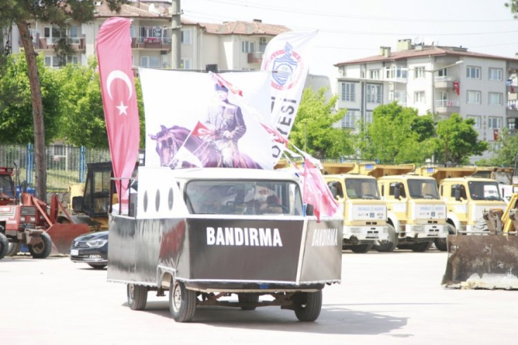 Bursa'da eski zabıta arabası Bandırma Vapuruna dönüştürüldü, şehir turu attı