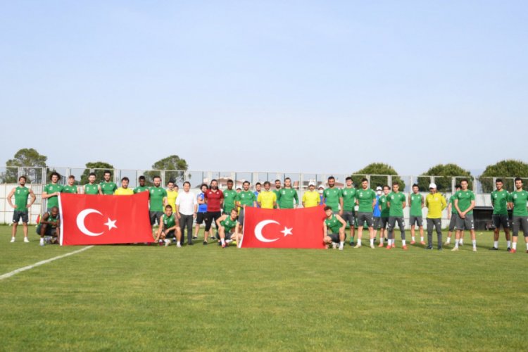 Bursasporlulardan '19 Mayıs' hatırası