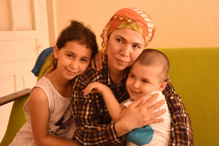 3 çocuğuyla yaşam mücadelesi veriyor