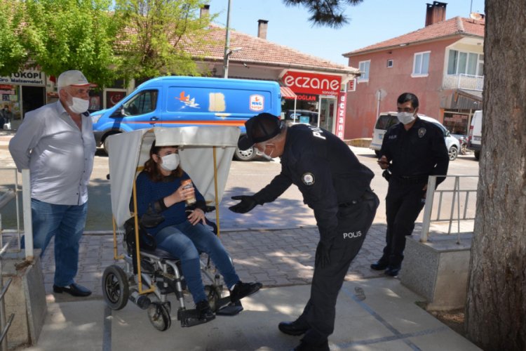 Engelli Tuğba, kumbarasındaki 210 lirayı kampanyaya bağışladı 