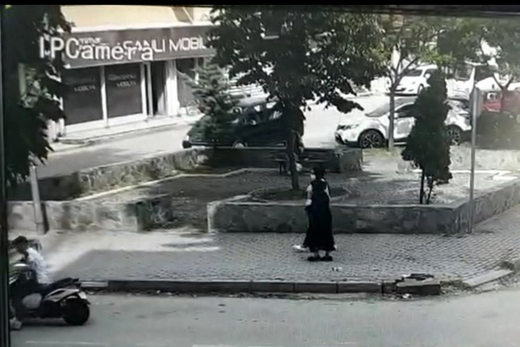 Bursa'da elektrikli bisiklet kamyonete çarptı