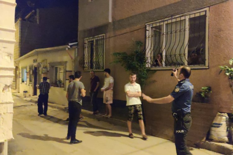 Bursa'da sahur vaktinde çıkan yangında 3 kişi dumandan etkilendi