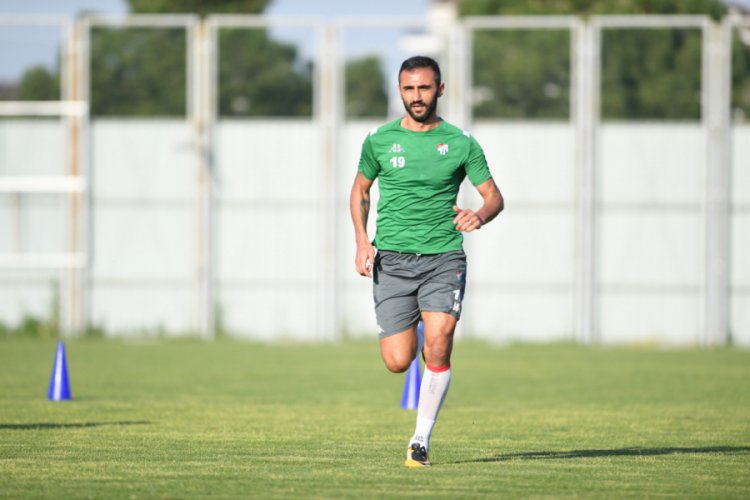 Bursaspor Kaptanı Şahin: ''Bu güzel şehri Süper Lig'e çıkarmak istiyoruz''