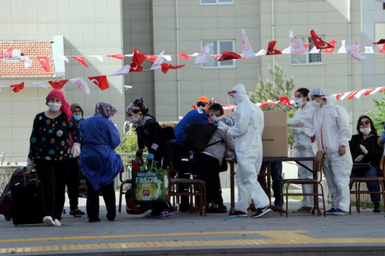 Karantina süresi dolan 157 kişi memleketlerine uğurlandı