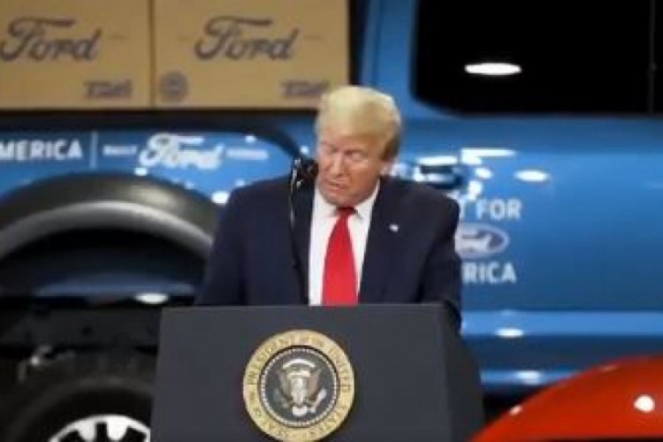 Trump'tan basına ''maskesiz'' tepki
