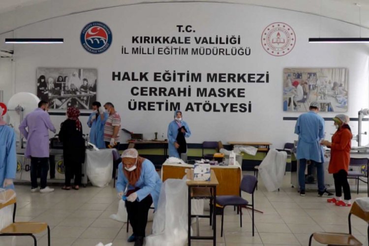 Atölyeye dönüştürülen liselerde, ayda 45 milyon maske üretiliyor