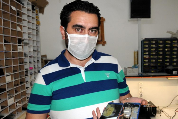 Patlayan cep telefonu paniğe neden oldu