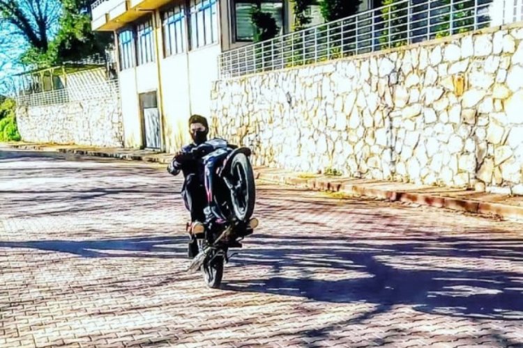 Çelik halata çarpan motosikletin sürücüsü öldü