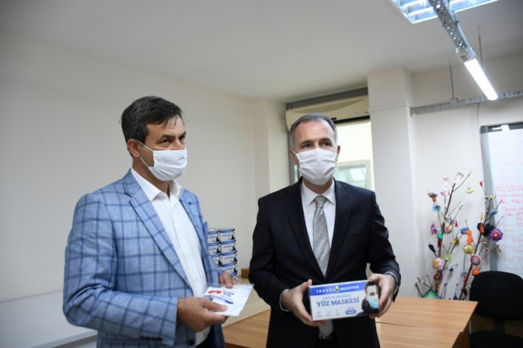 Bursa İnegöl'de esnafın maskesi belediyeden
