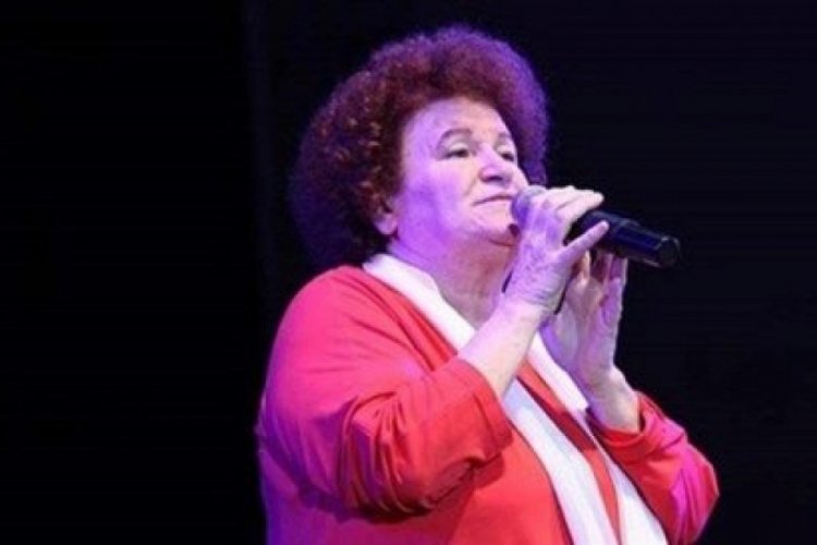 Selda Bağcan'dan camilerde korsan yayınla ilgili açıklama