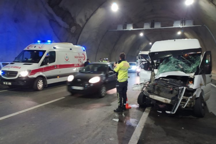 Trabzon'da Akyazı tünelinde kaza: 8 yaralı