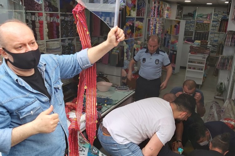 Şiddetli rüzgar nedeniyle bir kişinin üzerine cam düştü