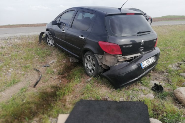 Araçla şarampole devrildi, burnu dahi kanamadı