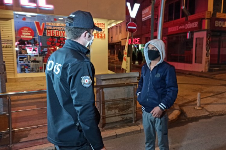 Düzce'de saat 24.00'dan sonra sokakta kalanlara cezai işlem uygulandı