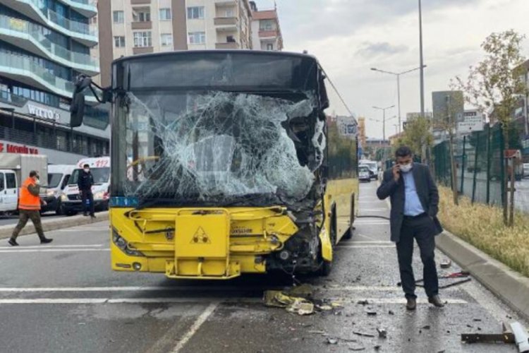 İETT otobüsü sulama aracına çarptı: 7 yaralı