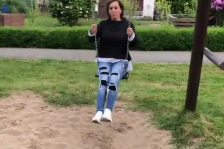 Çocukluğuna döndü